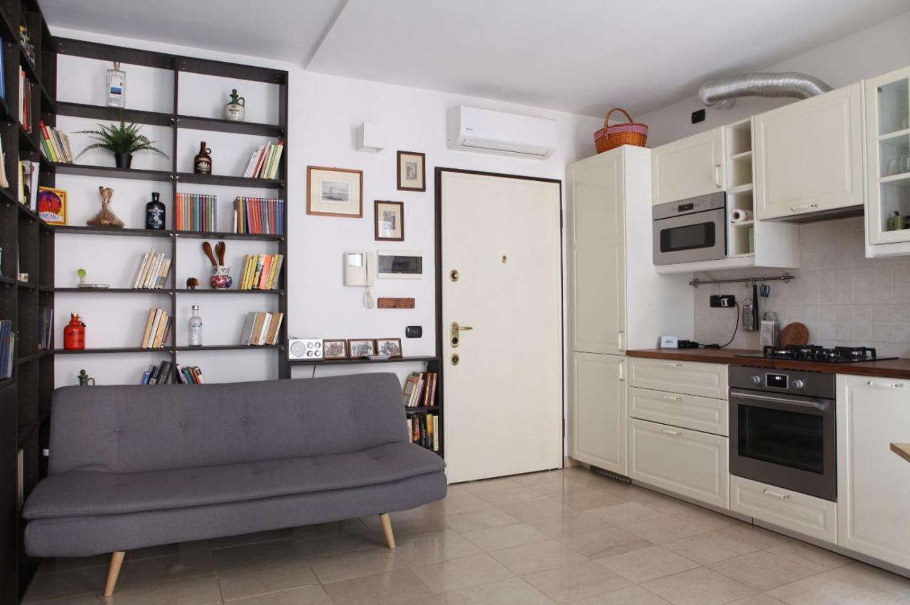 Terrace Apartment Close To Metro Station Mailand Exterior foto