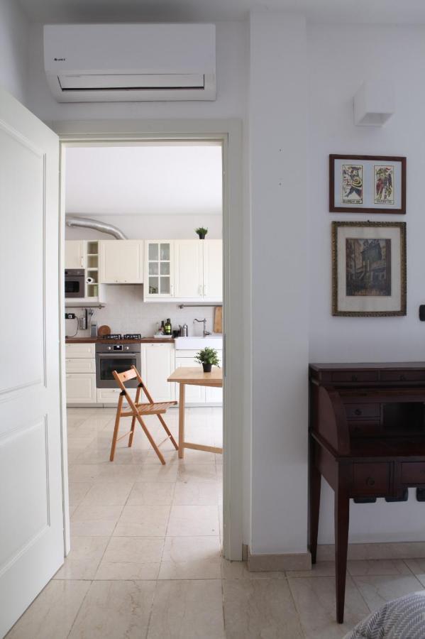 Terrace Apartment Close To Metro Station Mailand Exterior foto
