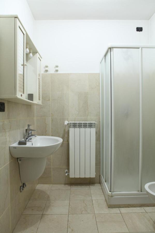 Terrace Apartment Close To Metro Station Mailand Exterior foto