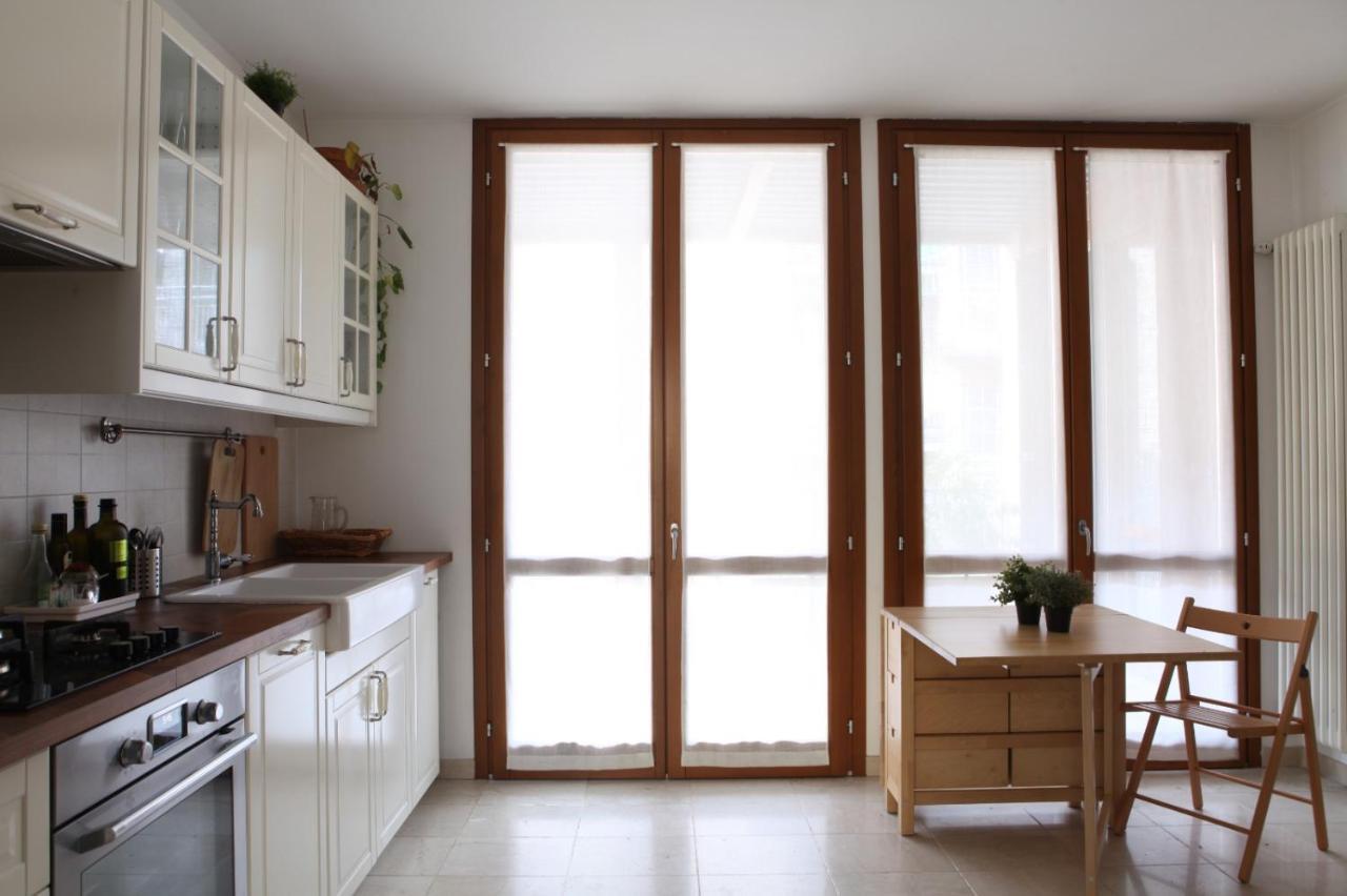 Terrace Apartment Close To Metro Station Mailand Exterior foto